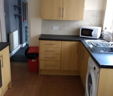 1 bedroom in a house share to rent - Photo 2