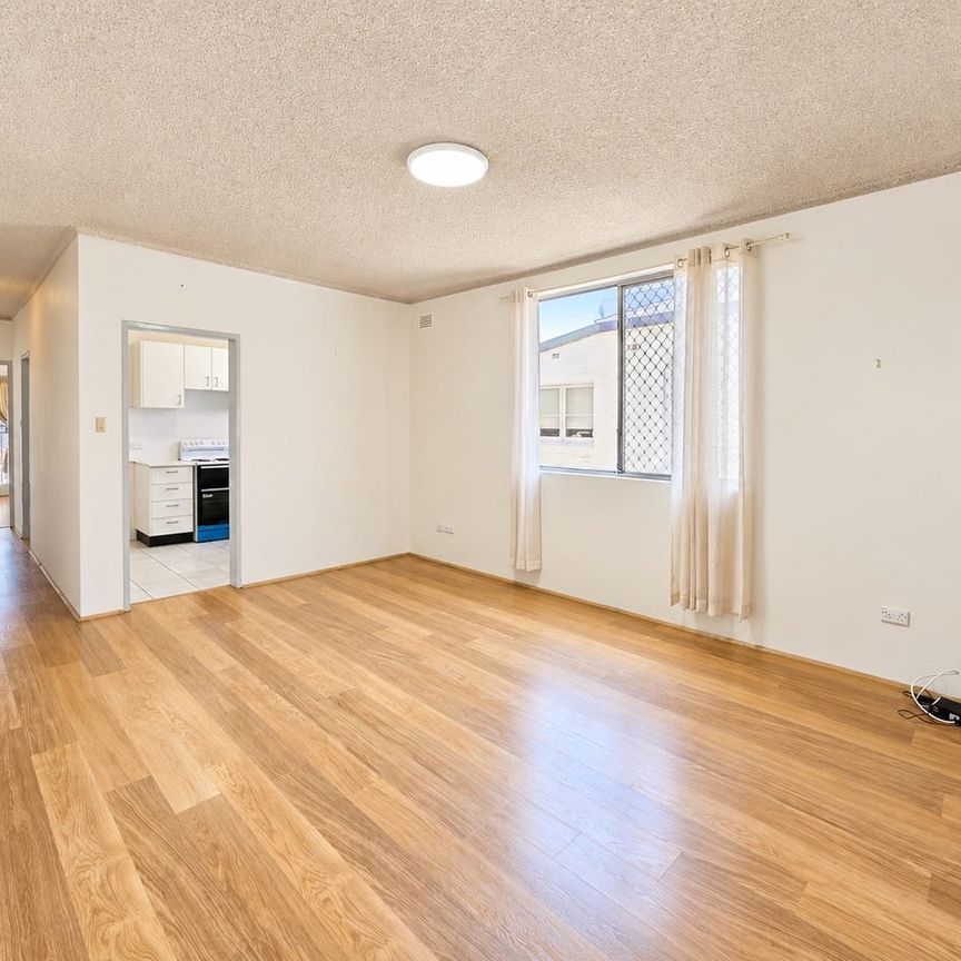 1 Bed, Balcony & Garage on Leafy Street - Photo 1