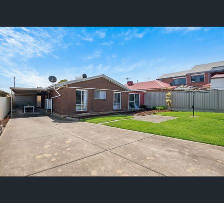 40 wootoona Avenue, Christies Beach, SA 5165 - Photo 2