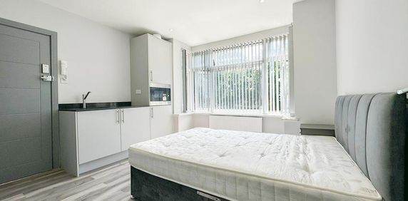 1 bedroom in a house share to rent - Photo 2