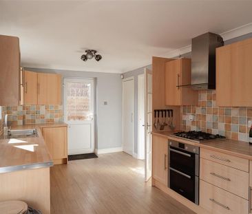 3 bedroom semi-detached house to rent - Photo 4