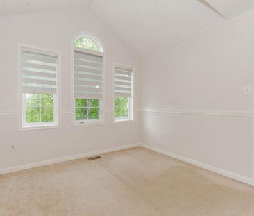 For Lease - 2543 Nettlecreek Crescent, Oakville, Ontario - Photo 2