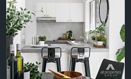 Modern and Low-maintenance Home - Photo 4