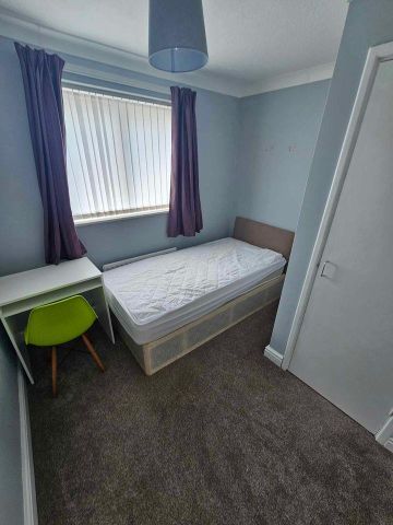 4 bedroom private hall to rent - Photo 2