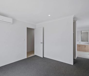 32 Sunglow Street, Karnup - Modern Comfort in a Growing Coastal Com... - Photo 2