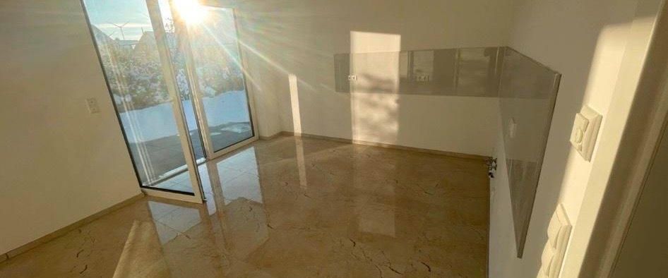 Moderne 3-Zimmer-Wohnung mit Terrasse und Kamin in Bleiwäsche - Photo 1