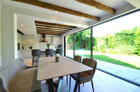 4 bedroom detached house to rent - Photo 4