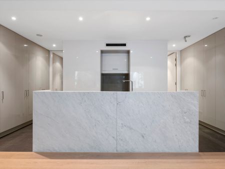 Beautifully Appointed Two Bedroom + Sun Room, Apartment In The Heart Of Darlinghurst. - Photo 4