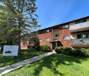 Spacious 2 Bedroom Units in Quiet Innisfail Building!! - Photo 1