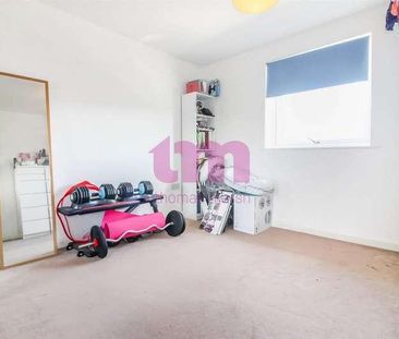 Saxton Close, Grays, RM17 - Photo 4