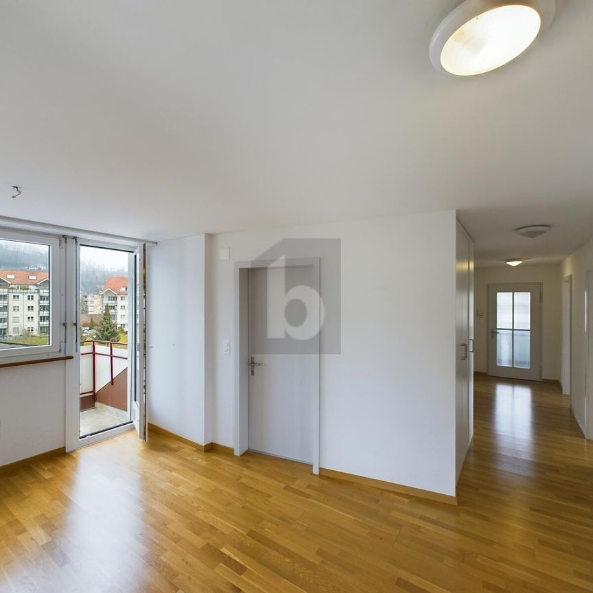 GROSSZÜGIG AN ZENTRALER LAGE - Photo 1