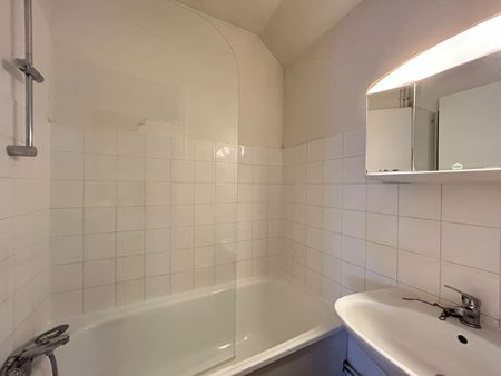 APPARTEMENT T2 29 M² - REIMS CLAIRMARAIS - Photo 3