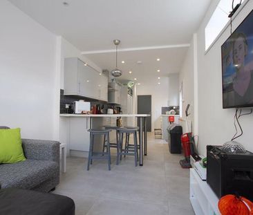 6 bedroom terraced house to rent - Photo 1