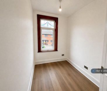 3 bedroom end of terrace house to rent - Photo 4