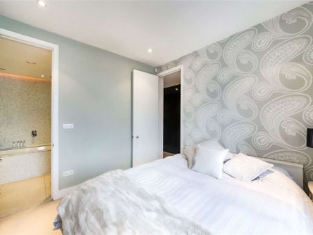 A bright and beautiful two bedroom second floor flat overlooking a communal garden. - Photo 5