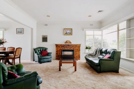 3 Bed, 1 Bath - Photo 4