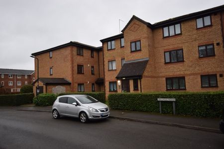 Walpole Road, Slough, Berkshire,SL1 - Photo 2