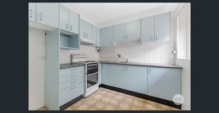 Bright Apartment in Convenient Location - Photo 4