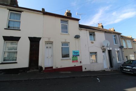3 bedroom terraced house to rent - Photo 5