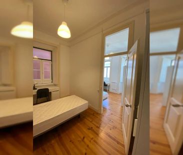 Room in a shared 4-bedroom apartment for rent in Lisbon, perfect for only females. - Foto 3