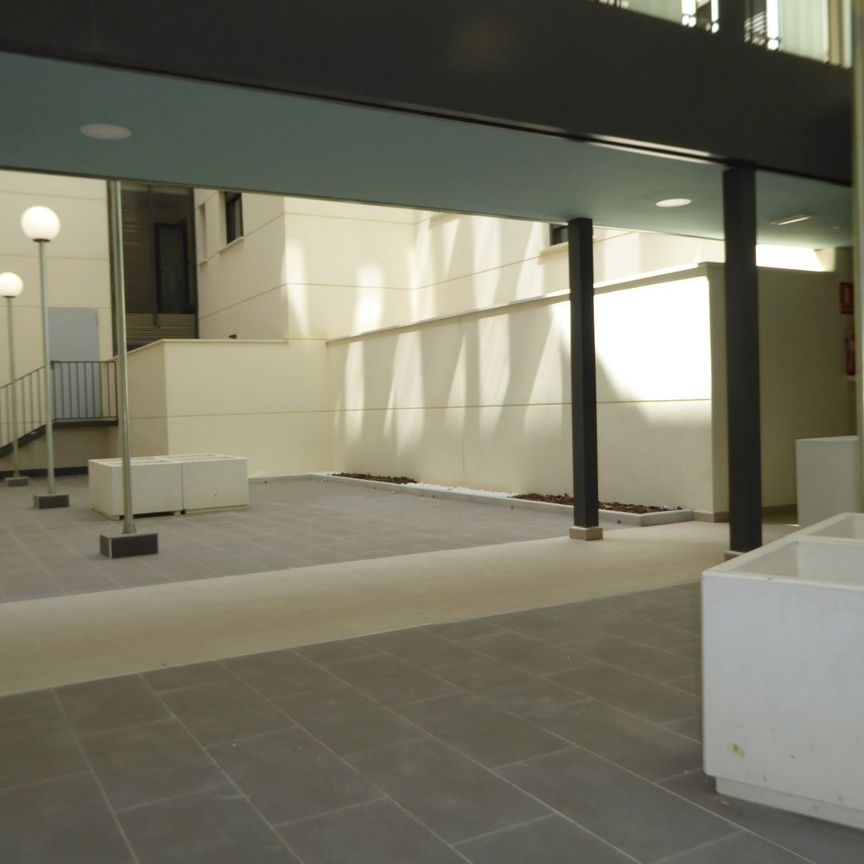 Alquiler de piso en Avenida Jorge Luis Borges, 18 - Photo 1