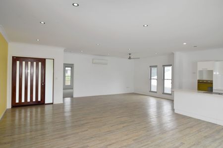 :: Spacious Family Living in New Auckland: Large 4-Bedroom Home with Study! - Photo 5