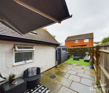 2 bedroom end of terrace house to rent - Photo 5