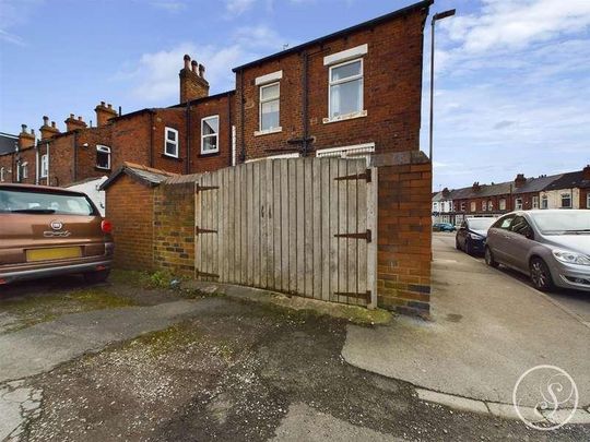 Cross Green Lane, Halton, Leeds, LS15 - Photo 1