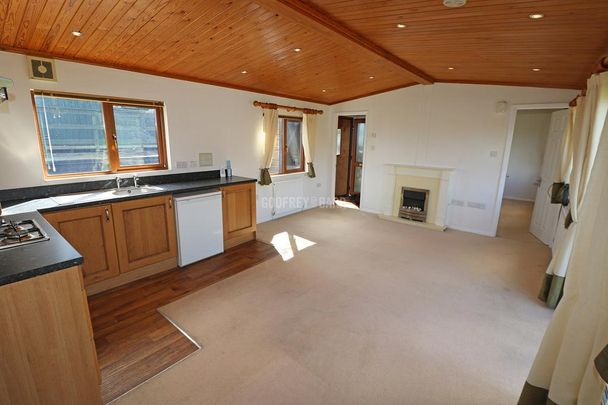 2 bedroom detached house to rent - Photo 1