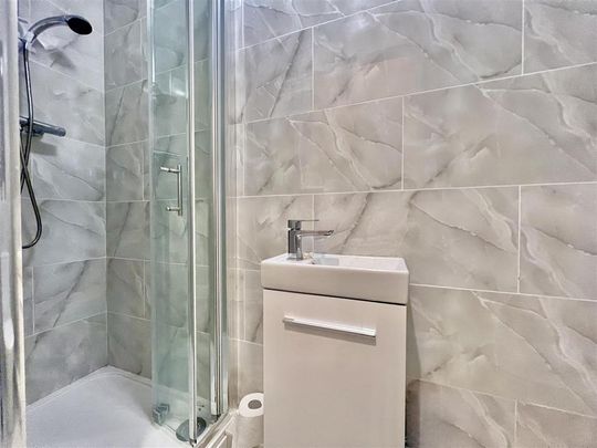 4 bedroom semi-detached house to rent - Photo 1