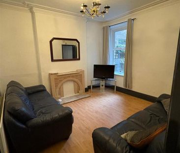 4 bedroom private hall to rent - Photo 2