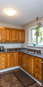 Central 2 Bedroom Apt with 1 or 2 car parking - Byward Market - Photo 3