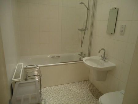 4 bedroom flat to rent - Photo 5
