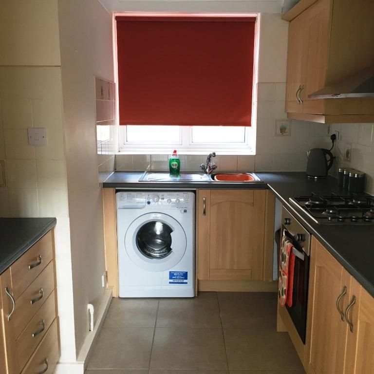 1 bedroom in a house share to rent - Photo 1