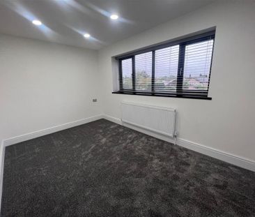 4 bedroom detached house to rent - Photo 2
