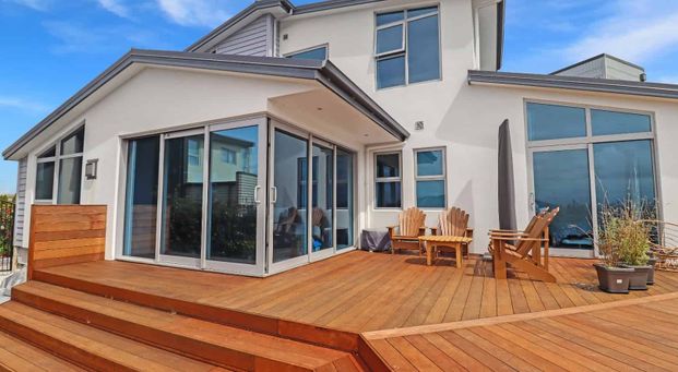 Immaculately presented executive four-bedroom family home - Photo 1