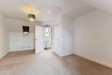 York Way, Northampton, Northamptonshire, NN5 - Photo 4