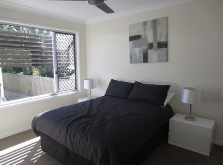 MODERN LOW MAINTENANCE TOWNHOUSE IN PRIME LOCATION! - Photo 3