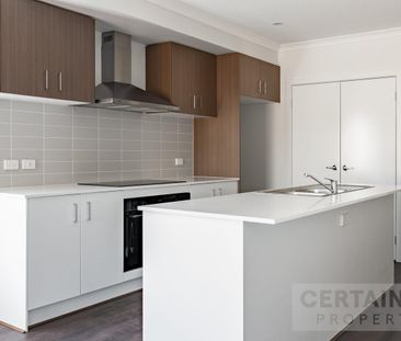 4-Bedroom Family Home in Sunbury! - Photo 3