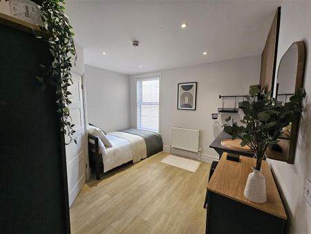 1 bedroom in a house share to rent - Photo 5