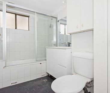 Modern Living - Photo 3