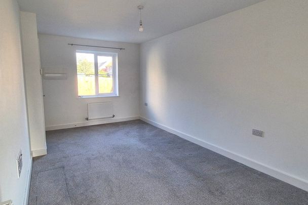 Grant Close - Photo 1