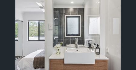 Modern Living in Prestigious Kersley Lane! - Photo 5