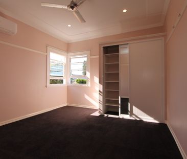 Beautiful Modern Home - Photo 4