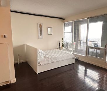 400 Rue Sherbrooke O., Montréal (Ville-Marie), QC H3A - Photo 4