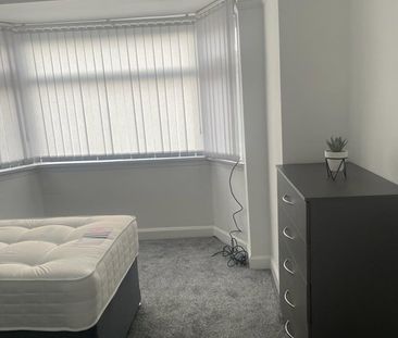 Room in a Shared House, Amberley Grove, B6 - Photo 2