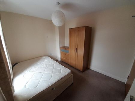 1 bedroom in a house share to rent - Photo 3