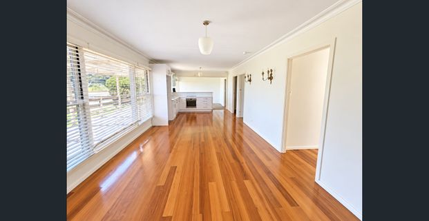Coastal Living with Space, Comfort and Beautiful Bay Views - Photo 1