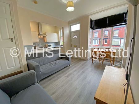 3 Bedroom Mid Terraced House for rent in Beechwood Mount - Photo 3