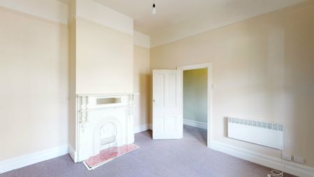 CHARMING TWO BEDROOM COTTAGE - Photo 2